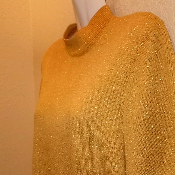 St. John Basics Gold Lurex Sparkly Short Sleeved Sweater - Picture 3 of 12